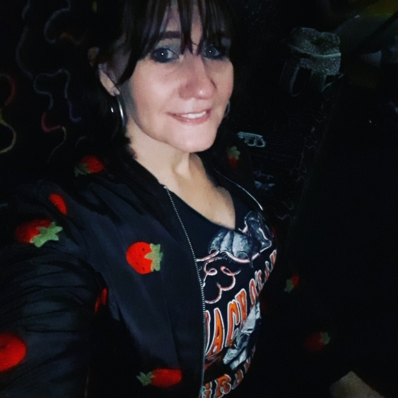 Meet your Posher, Kellie - Picture 2 of 2